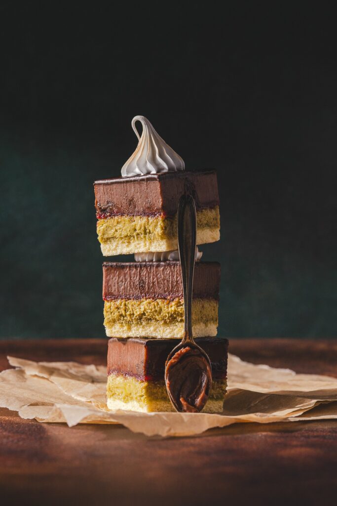 Fotografia kulinarna deser: luksusowa dubajska czekolada, artystyczna aranżacja premium