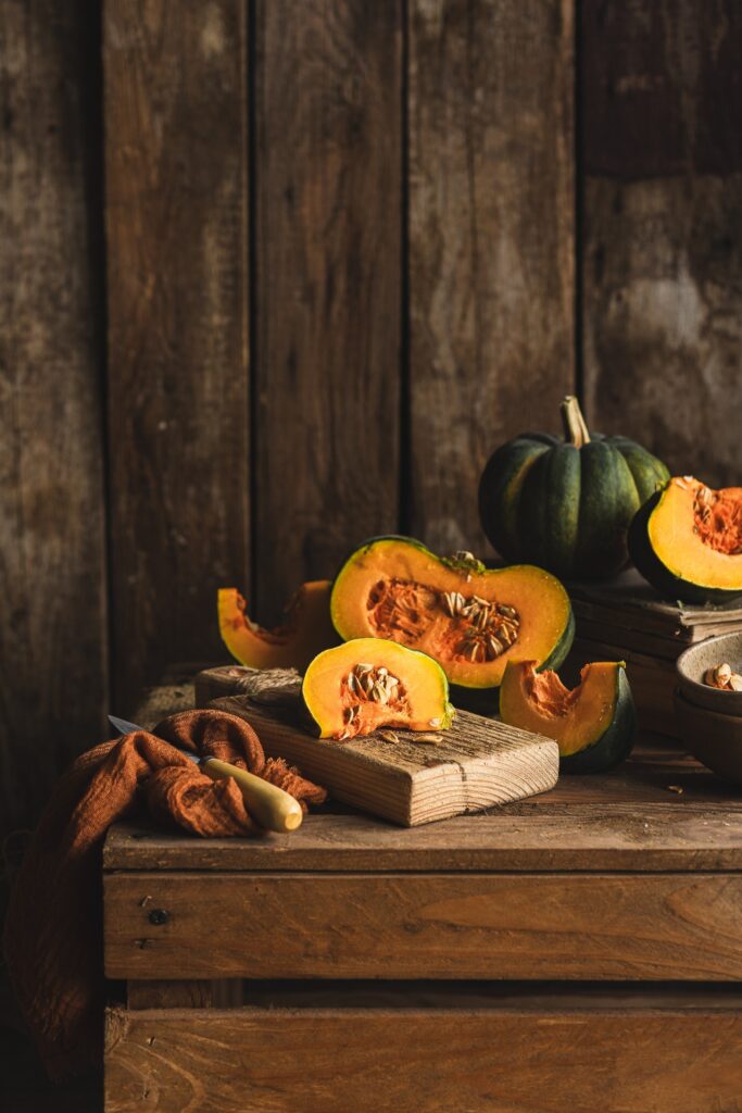 Fotografia kulinarna jesień: rozkrojone dynie, sezonowa stylizacja żywności Polska