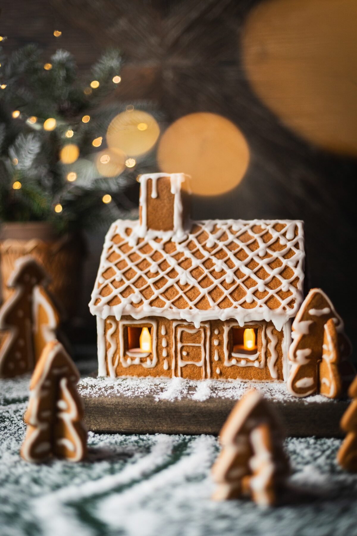 Fotografia kulinarna Święta: piernikowy domek, tradycyjna artystyczna aranżacja