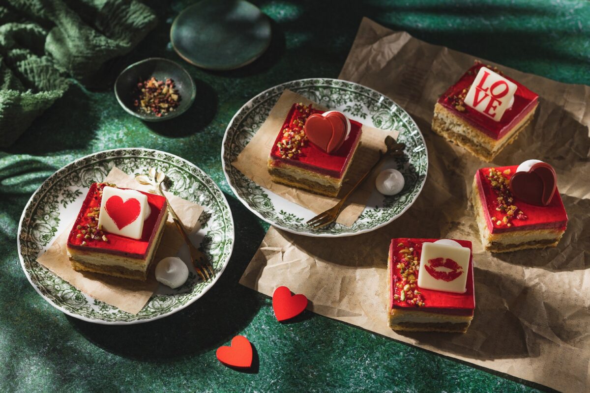 Fotografia kulinarna Walentynki: romantyczne ciasta walentynkowe, creative food styling