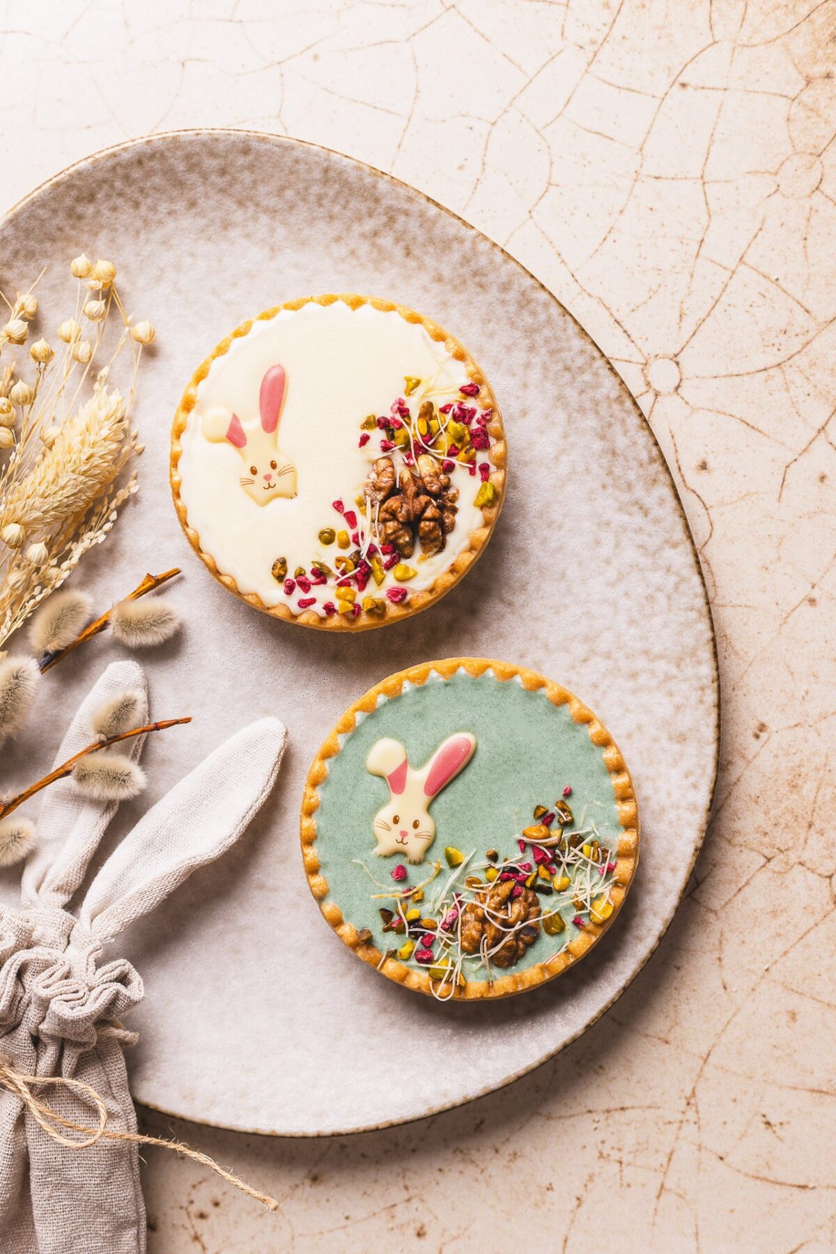 Fotografia kulinarna Wielkanoc: małe mazurki wielkanocne, creative food styling