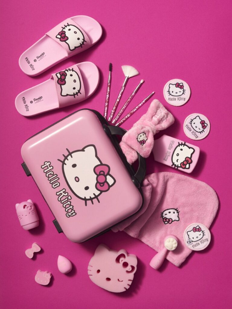 Fotografia produktowa Hello Kitty: artystycznie stylizowane akcesoria z motywem Hello Kitty