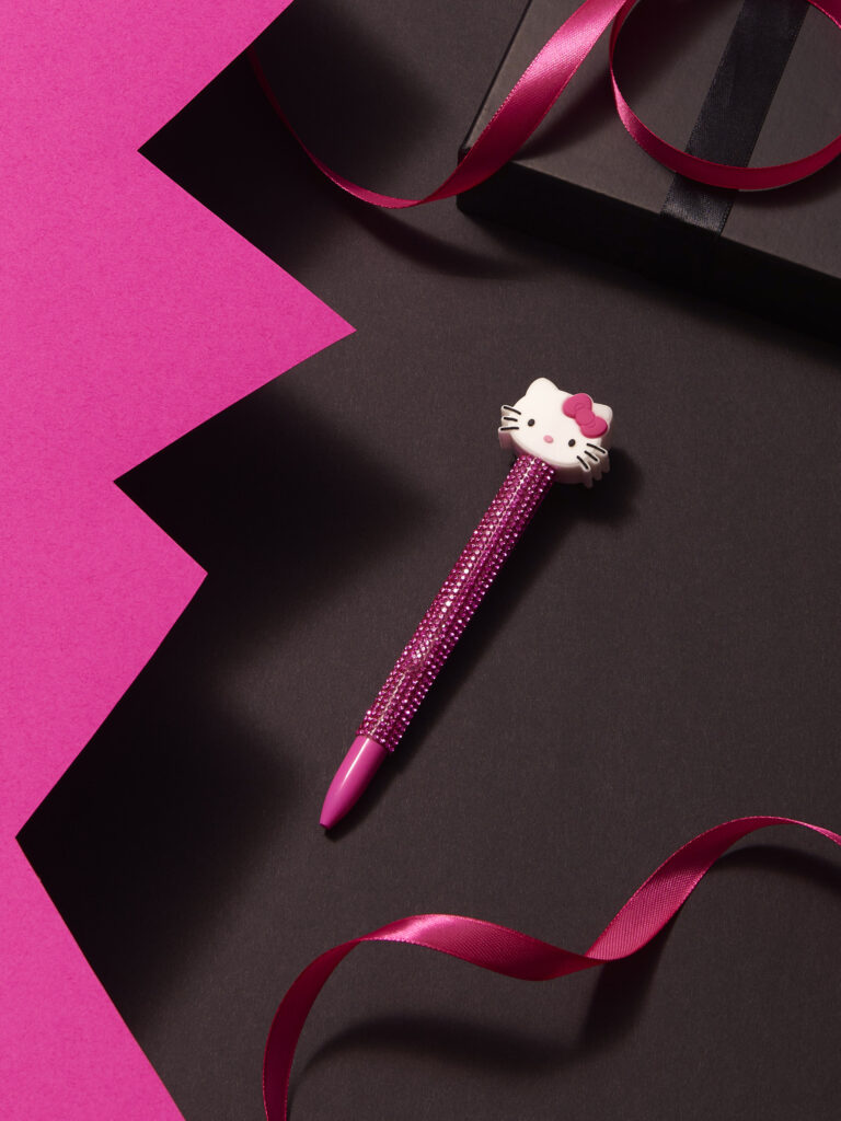 Fotografia produktowa Hello Kitty: artystycznie stylizowany długopis z motywem Hello Kitty
