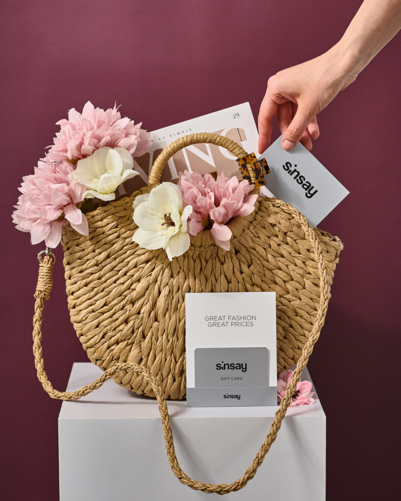 Fotografia produktowa baner: karty podarunkowe Sinsay wersja 1, kampania e-commerce