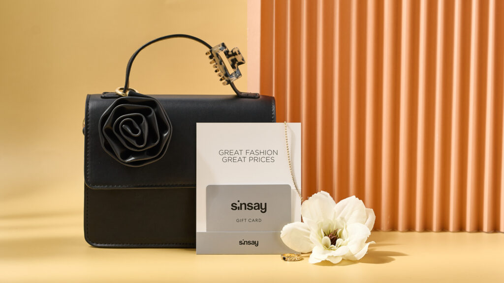 Fotografia produktowa baner: karty podarunkowe Sinsay wersja 2, profesjonalna sesja