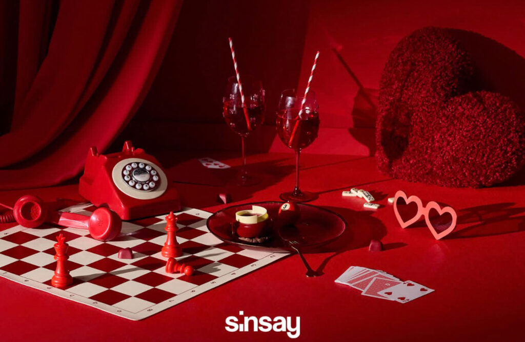 Fotografia produktowa Walentynki: czerwone akcesoria walentynkowe, romantyczna fotografia produkt&oacute;w