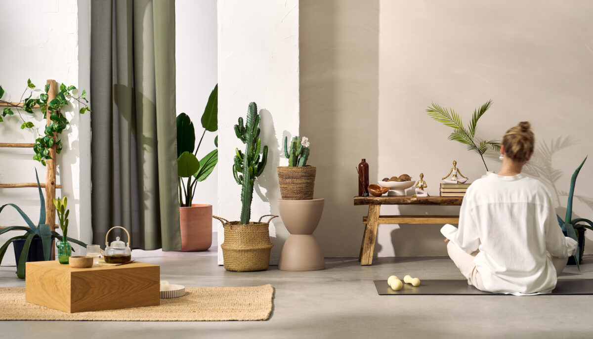 Sesja aranżacyjna Botanical Soul: mata do jogi, naturalna stylizacja artykuł&oacute;w wellness