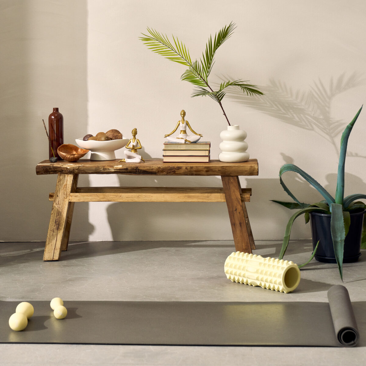 Sesja aranżacyjna Botanical Soul: mata i akcesoria do ćwiczeń, naturalna stylizacja produkt&oacute;w wellness