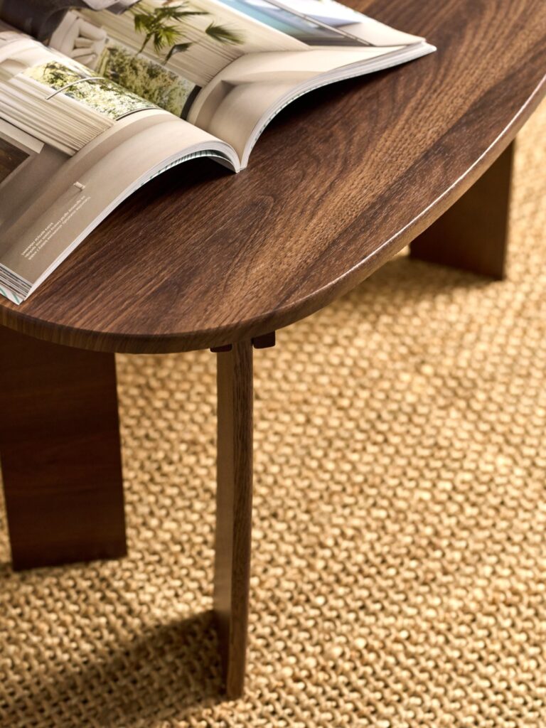 Sesja aranżacyjna Hues of Nature: dywan w naturalnych barwach, stylizacja wyposażenia wnętrza