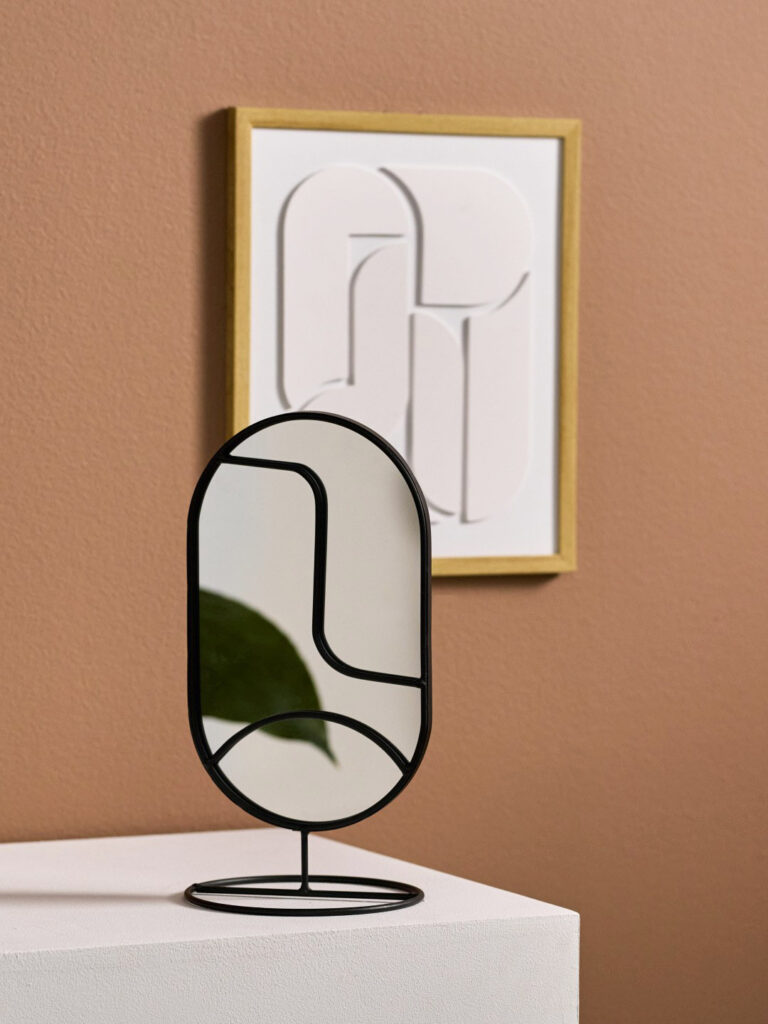 Sesja aranżacyjna Hues of Nature: artystycznie stylizowane lustro, dekoracyjna fotografia wnętrza