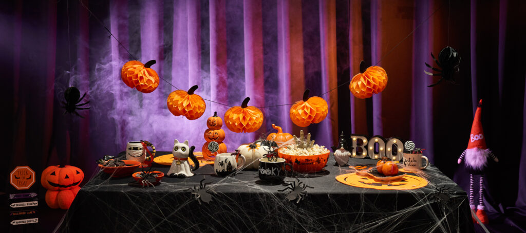 Sesja reklamowa Halloween: kolekcja akcesori&oacute;w halloween, profesjonalna fotografia kampanii produktowej